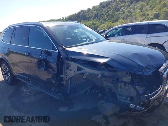 ✅ 2022 Volvo XC90 Momentum • VIN: YV4A221K0N1802153 • Lot: 43078070. Wystawiony na IAAI z przebiegiem 23 631 mil. Bezpłatny archiwum sprzedaży aukcyjnych z USA i szczegółowy raport historii pojazdu na DreamBid. Zdjęcie 6.