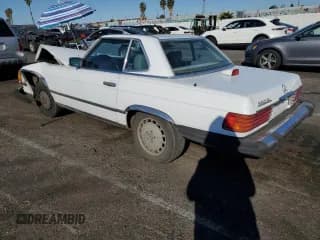✅ 1987 Mercedes-Benz 560 SL • VIN: WDBBA48D8HA066224 • Lot: 87976835. Wystawiony na Copart z przebiegiem 196 054 mil. Bezpłatny archiwum sprzedaży aukcyjnych z USA i szczegółowy raport historii pojazdu na DreamBid. Zdjęcie 2.