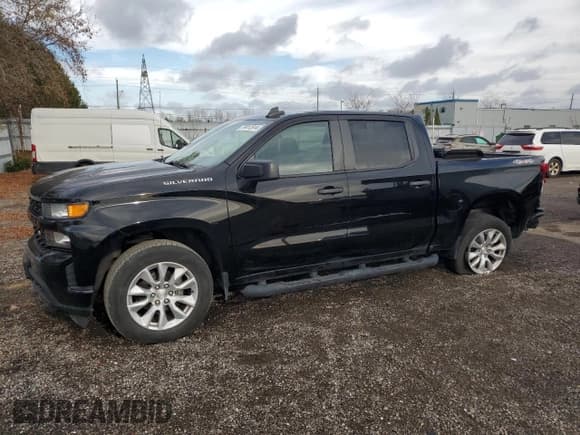 ✅ 2021 Chevrolet Silverado 1500 Custom • VIN: 3GCPYBEK1MG411552 • Lot: 79012514. Wystawiony na Copart z przebiegiem 85 944 mil. Bezpłatny archiwum sprzedaży aukcyjnych z USA i szczegółowy raport historii pojazdu na DreamBid. Zdjęcie 1.
