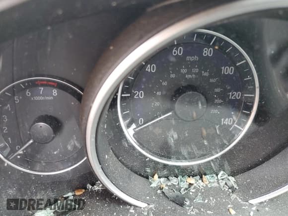 ✅ 2015 Honda Fit EX • VIN: 3HGGK5G87FM740816 • Лот: 69577165. Опубликован ранее на Copart с пробегом Не указан. Бесплатный доступ к архиву аукционных продаж из США и подробный отчёт об истории автомобиля на DreamBid. Изображение 9.