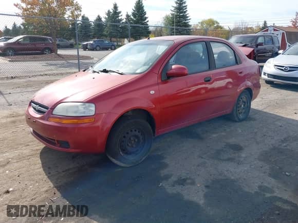 2005 Chevrolet Aveo SVM z VIN KL1TD52645B463603, wystawiony jako IAAI lot #40705281 z przebiegiem 180 793 mil mil oraz . Historia ofert i sprzedaży dostępna na DreamBid. Obrazek 2.