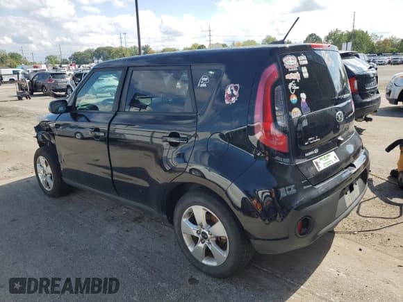 ✅ 2018 Kia Soul • VIN: KNDJN2A27J7554324 • Lot: 84233445. Wystawiony na Copart z przebiegiem 74 713 mil. Bezpłatny archiwum sprzedaży aukcyjnych z USA i szczegółowy raport historii pojazdu na DreamBid. Zdjęcie 2.