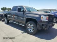 ✅ 2015 GMC Sierra 2500HD SLE • VIN: 1GT12YE8XFF126724 • Lot: 64289325. Wystawiony na Copart z przebiegiem 128 530 mil. Bezpłatny archiwum sprzedaży aukcyjnych z USA i szczegółowy raport historii pojazdu na DreamBid. Zdjęcie 4.