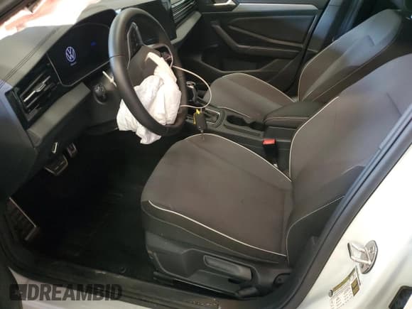 ✅ 2025 Volkswagen Jetta Sport • VIN: 3VWBX7BUXSM035588 • Лот: 84419865. Опубликован ранее на Copart с пробегом 9 062 миль. Бесплатный доступ к архиву аукционных продаж из США и подробный отчёт об истории автомобиля на DreamBid. Изображение 7.