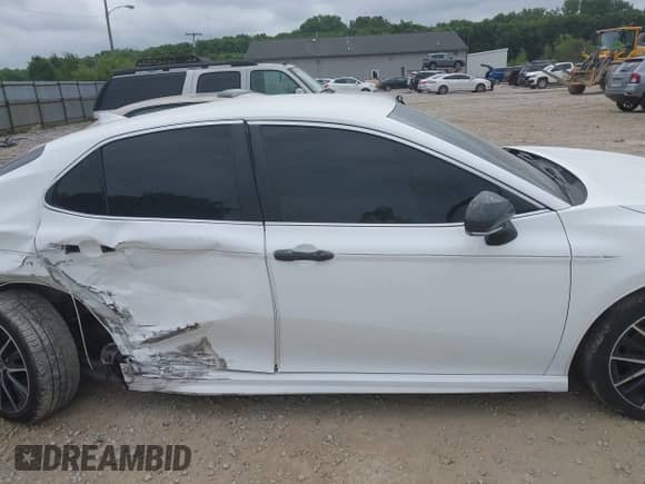 2022 Toyota Camry SE with VIN 4T1G11BK6NU051837, listed as a IAAI auction lot 42691924 with 105,238 mi miles and . Bid and sale history available at DreamBid. Image 14.