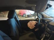 ✅ 2020 Chevrolet Trax LS • VIN: KL7CJKSB8LB088953 • Lot: 43392952. Wystawiony na IAAI z przebiegiem 90 707 mil. Bezpłatny archiwum sprzedaży aukcyjnych z USA i szczegółowy raport historii pojazdu na DreamBid. Zdjęcie 5.