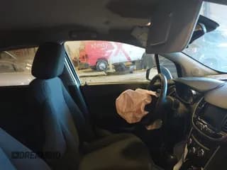 ✅ 2020 Chevrolet Trax LS • VIN: KL7CJKSB8LB088953 • Лот: 43392952. Опубликован ранее на IAAI с пробегом 90 707 миль. Бесплатный доступ к архиву аукционных продаж из США и подробный отчёт об истории автомобиля на DreamBid. Изображение 5.