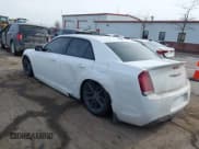 ✅ 2023 Chrysler 300 C • VIN: 2C3CCAPJ5PH500965 • Lot: 41464798. Wystawiony na IAAI z przebiegiem 25 029 mil. Bezpłatny archiwum sprzedaży aukcyjnych z USA i szczegółowy raport historii pojazdu na DreamBid. Zdjęcie 3.