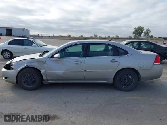 2007 Chevrolet Impala LS with VIN 2G1WB58K479313634, listed as a IAAI auction lot 43420723 with 207,927 mi miles and . Bid and sale history available at DreamBid. Image 15.