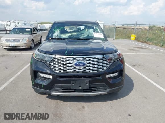 ✅ 2020 Ford Explorer Platinum • VIN: 1FM5K8HC6LGA80540 • Lot: 43241286. Wystawiony na IAAI z przebiegiem 82 269 mil. Bezpłatny archiwum sprzedaży aukcyjnych z USA i szczegółowy raport historii pojazdu na DreamBid. Zdjęcie 13.