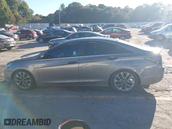 ✅ 2013 Hyundai Sonata SE • VIN: 5NPEC4AC8DH687136 • Lot: 43453065. Listed on IAAI with 164,631 mi. Free auction sales archive from the USA and detailed vehicle history report at DreamBid. Image 14.