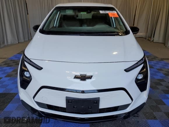 ✅ 2023 Chevrolet Bolt EV 2LT • VIN: 1G1FX6S05P4185793 • Lot: 69108564. Wystawiony na Copart z przebiegiem 11 895 mil. Bezpłatny archiwum sprzedaży aukcyjnych z USA i szczegółowy raport historii pojazdu na DreamBid. Zdjęcie 5.