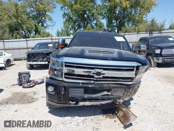 ✅ 2018 Chevrolet Silverado 2500HD High Country • VIN: 1GC1KXEY2JF276409 • Lot: 43179213. Listed on IAAI with 122,005 mi. Free auction sales archive from the USA and detailed vehicle history report at DreamBid. Image 13.