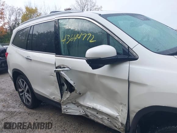 ✅ 2016 Honda Pilot Touring • VIN: 5FNYF6H98GB043729 • Lot: 43644772. Listed on IAAI with Not provided. Free auction sales archive from the USA and detailed vehicle history report at DreamBid. Image 6.