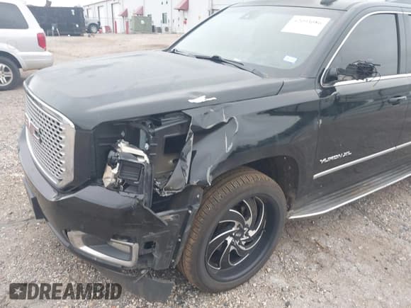 ✅ 2015 GMC Yukon XL SLT • VIN: 1GKS1HKC7FR645636 • Lot: 42093086. Wystawiony na IAAI z przebiegiem 206 189 mil. Bezpłatny archiwum sprzedaży aukcyjnych z USA i szczegółowy raport historii pojazdu na DreamBid. Zdjęcie 6.