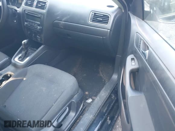 ✅ 2012 Volkswagen Jetta S • VIN: 3VW2K7AJ2CM358072 • Lot: 42406237. Wystawiony na IAAI z przebiegiem 76 797 mil. Bezpłatny archiwum sprzedaży aukcyjnych z USA i szczegółowy raport historii pojazdu na DreamBid. Zdjęcie 5.