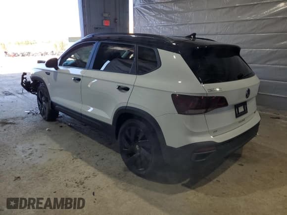 ✅ 2024 Volkswagen Taos SE Black • VIN: 3VVLX7B29RM121251 • Lot: 49573545. Listed on Copart with 4,975 mi. Free auction sales archive from the USA and detailed vehicle history report at DreamBid. Image 2.