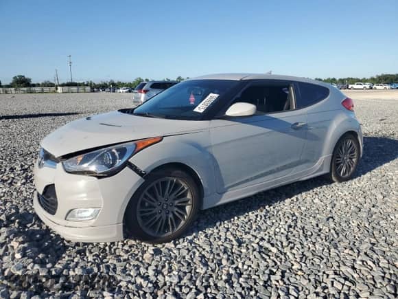 ✅ 2013 Hyundai Veloster RE:MIX • VIN: KMHTC6AD4DU127949 • Лот: 56993075. Размещён на Copart с пробегом 95 772 миль миль. Получите бесплатный доступ к архиву аукционных продаж из США и посмотрите подробный отчёт об истории автомобиля на DreamBid. Изображение 1.
