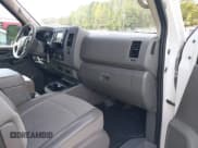 ✅ 2021 Nissan NV Cargo S • VIN: 1N6BF0LY0MN802918 • Lot: 40427209. Wystawiony na IAAI z przebiegiem 154 142 mil. Bezpłatny archiwum sprzedaży aukcyjnych z USA i szczegółowy raport historii pojazdu na DreamBid. Zdjęcie 5.