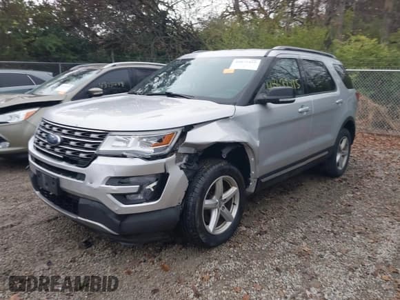 ✅ 2017 Ford Explorer XLT • VIN: 1FM5K8D85HGD37874 • Lot: 43671415. Wystawiony na IAAI z przebiegiem 110 797 mil. Bezpłatny archiwum sprzedaży aukcyjnych z USA i szczegółowy raport historii pojazdu na DreamBid. Zdjęcie 18.