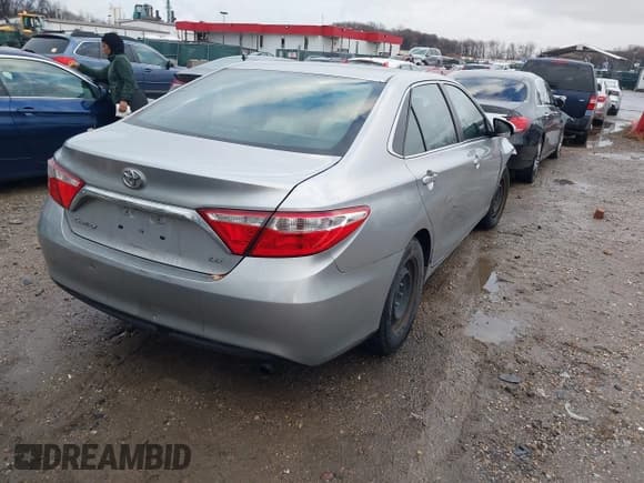 ✅ 2016 Toyota Camry SE • VIN: 4T1BF1FK4GU547471 • Lot: 43830688. Wystawiony na IAAI z przebiegiem 243 705 mil. Bezpłatny archiwum sprzedaży aukcyjnych z USA i szczegółowy raport historii pojazdu na DreamBid. Zdjęcie 4.