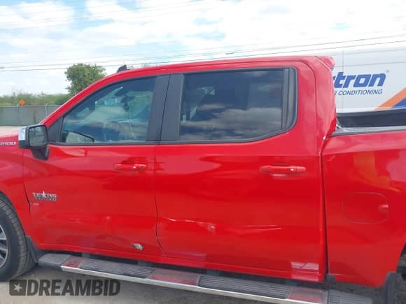 2019 Chevrolet Silverado 1500 LT with VIN 3GCPWCED8KG161219, listed as a IAAI auction lot 43248091 with 136,149 mi miles and . Bid and sale history available at DreamBid. Image 14.