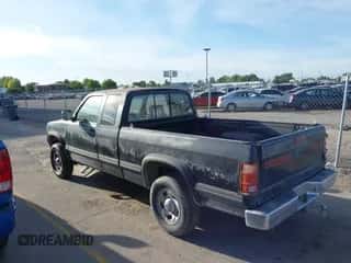 1996 Dodge Dakota z VIN 1B7GG23Y5TS686083, wystawiony jako IAAI lot #42586379 z przebiegiem 120 542 mil mil oraz . Historia ofert i sprzedaży dostępna na DreamBid. Obrazek 3.