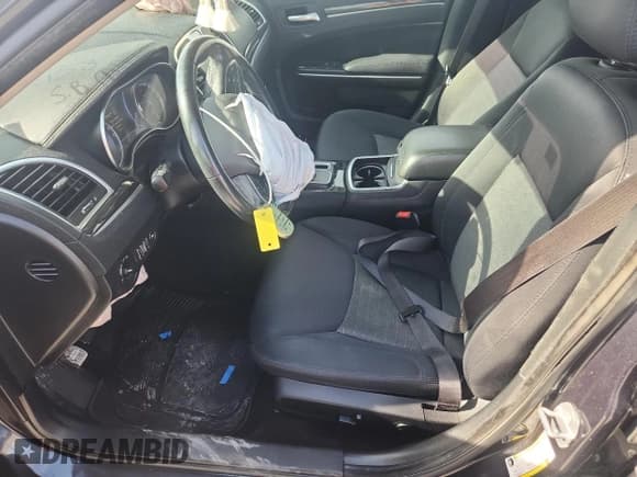 ✅ 2019 Chrysler 300 Touring • VIN: 2C3CCAAG6KH570285 • Lot: 93521805. Listed on Copart with 123,872 mi. Free auction sales archive from the USA and detailed vehicle history report at DreamBid. Image 7.