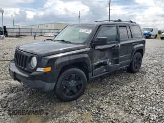 ✅ 2015 Jeep Patriot Sport • VIN: 1C4NJPBA0FD178378 • Lot: 67722655. Wystawiony na Copart z przebiegiem 101 923 mil. Bezpłatny archiwum sprzedaży aukcyjnych z USA i szczegółowy raport historii pojazdu na DreamBid. Zdjęcie 1.