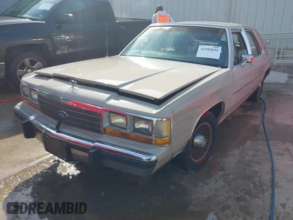 ✅ 1988 Ford Crown Victoria • VIN: 2FABP74F8JX224055 • Лот: 42185854. Опубликован ранее на IAAI с пробегом 32 378 миль. Бесплатный доступ к архиву аукционных продаж из США и подробный отчёт об истории автомобиля на DreamBid. Изображение 2.