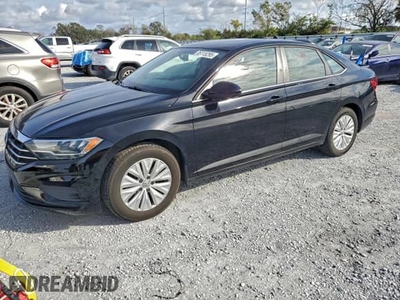 ✅ 2019 Volkswagen Jetta S • VIN: 3VWC57BU8KM130063 • Lot: 95115295. Wystawiony na Copart z przebiegiem 82 400 mil. Bezpłatny archiwum sprzedaży aukcyjnych z USA i szczegółowy raport historii pojazdu na DreamBid. Zdjęcie 1.