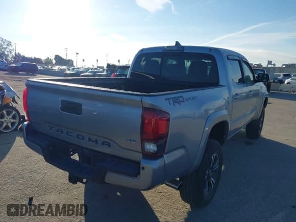 ✅ 2019 Toyota Tacoma SR5 • VIN: 3TMAZ5CN8KM082428 • Лот: 43618936. Опубликован ранее на IAAI с пробегом 27 283 миль. Бесплатный доступ к архиву аукционных продаж из США и подробный отчёт об истории автомобиля на DreamBid. Изображение 4.