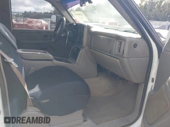 ✅ 2005 Chevrolet Silverado 2500HD LT • VIN: 1GCHK23295F952151 • Lot: 41400197. Wystawiony na IAAI z przebiegiem 285 971 mil. Bezpłatny archiwum sprzedaży aukcyjnych z USA i szczegółowy raport historii pojazdu na DreamBid. Zdjęcie 5.