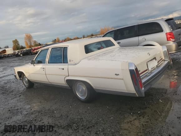 ✅ 1988 Cadillac Brougham • VIN: 1G6DW51Y1JR761749 • Lot: 80371494. Wystawiony na Copart z przebiegiem 1 271 mil. Bezpłatny archiwum sprzedaży aukcyjnych z USA i szczegółowy raport historii pojazdu na DreamBid. Zdjęcie 2.