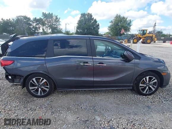 ✅ 2024 Honda Odyssey Touring • VIN: 5FNRL6H83RB030233 • Lot: 43026131. Wystawiony na IAAI z przebiegiem 23 189 mil. Bezpłatny archiwum sprzedaży aukcyjnych z USA i szczegółowy raport historii pojazdu na DreamBid. Zdjęcie 13.