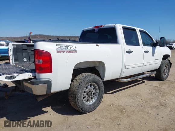 ✅ 2011 Chevrolet Silverado 2500HD LT • VIN: 1GC1KXCG9BF105328 • Лот: 41771074. Опубликован ранее на IAAI с пробегом 246 868 миль. Бесплатный доступ к архиву аукционных продаж из США и подробный отчёт об истории автомобиля на DreamBid. Изображение 4.