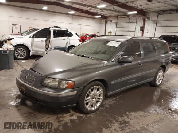 ✅ 2003 Volvo V70 2.4L Turbo • VIN: YV1SW58D632315898 • Лот: 41317254. Опубликован ранее на IAAI с пробегом 153 768 миль. Бесплатный доступ к архиву аукционных продаж из США и подробный отчёт об истории автомобиля на DreamBid. Изображение 2.