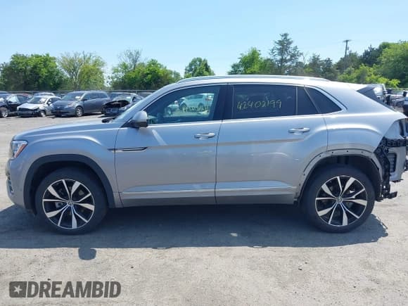 ✅ 2024 Volkswagen Atlas SEL Premium R-Line • VIN: 1V2FE2CA5RC204802 • Lot: 42402199. Wystawiony na IAAI z przebiegiem 35 270 mil. Bezpłatny archiwum sprzedaży aukcyjnych z USA i szczegółowy raport historii pojazdu na DreamBid. Zdjęcie 14.