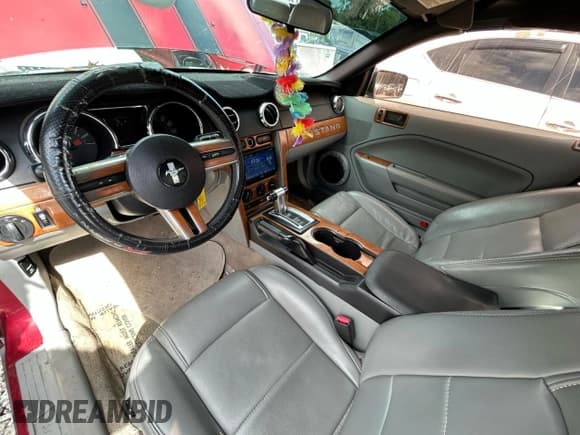 ✅ 2007 Ford Mustang Deluxe • VIN: 1ZVFT84N575262497 • Лот: 90951405. Опубликован ранее на Copart с пробегом 157 957 миль. Бесплатный доступ к архиву аукционных продаж из США и подробный отчёт об истории автомобиля на DreamBid. Изображение 9.