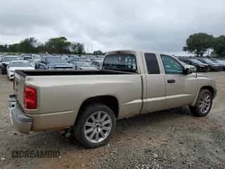 2005 Dodge Dakota SLT z VIN 1D7HE42K45S198870, wystawiony jako Copart lot #73381434 z przebiegiem 152 802 mil mil oraz Czysty tytuł • Clean title. Historia ofert i sprzedaży dostępna na DreamBid. Obrazek 3.