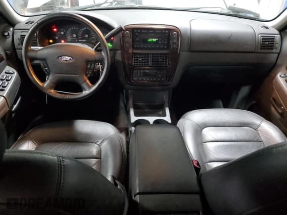 ✅ 2004 Ford Explorer Limited • VIN: 1FMDU75K34ZA86328 • Lot: 84895045. Wystawiony na Copart z przebiegiem 137 230 mil. Bezpłatny archiwum sprzedaży aukcyjnych z USA i szczegółowy raport historii pojazdu na DreamBid. Zdjęcie 8.