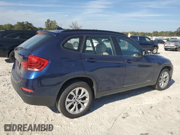 ✅ 2014 BMW X1 xDrive28i • VIN: WBAVL1C53EVY19747 • Lot: 87236295. Wystawiony na Copart z przebiegiem 127 021 mil. Bezpłatny archiwum sprzedaży aukcyjnych z USA i szczegółowy raport historii pojazdu na DreamBid. Zdjęcie 3.