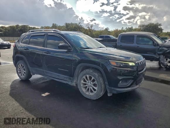 ✅ 2019 Jeep Cherokee Latitude • VIN: 1C4PJLCBXKD134472 • Lot: 94294575. Wystawiony na Copart z przebiegiem 88 303 mil. Bezpłatny archiwum sprzedaży aukcyjnych z USA i szczegółowy raport historii pojazdu na DreamBid. Zdjęcie 4.