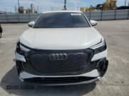 ✅ 2023 Audi Q4 e-tron Sportback Premium Plus • VIN: WA132BFZ3PP066773 • Lot: 70006485. Wystawiony na Copart z przebiegiem 33 764 mil. Bezpłatny archiwum sprzedaży aukcyjnych z USA i szczegółowy raport historii pojazdu na DreamBid. Zdjęcie 5.