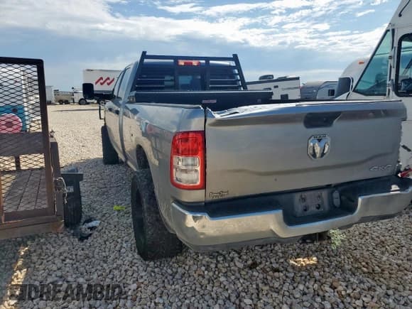 ✅ 2020 Ram 3500 Tradesman • VIN: 3C63R3GL7LG114153 • Lot: 59801215. Wystawiony na Copart z przebiegiem 136 655 mil. Bezpłatny archiwum sprzedaży aukcyjnych z USA i szczegółowy raport historii pojazdu na DreamBid. Zdjęcie 2.