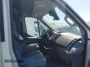 ✅ 2016 Ford Transit • VIN: 1FTYR2XMXGKB33232 • Lot: 42000325. Wystawiony na IAAI z przebiegiem 82 859 mil. Bezpłatny archiwum sprzedaży aukcyjnych z USA i szczegółowy raport historii pojazdu na DreamBid. Zdjęcie 5.