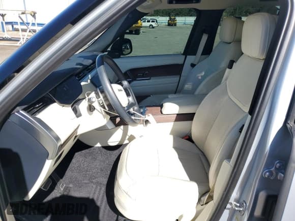 ✅ 2023 Land Rover Range Rover SE • VIN: SALKP9E7XPA046592 • Lot: 90251505. Wystawiony na Copart z przebiegiem 48 092 mil. Bezpłatny archiwum sprzedaży aukcyjnych z USA i szczegółowy raport historii pojazdu na DreamBid. Zdjęcie 7.