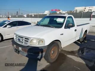 ✅ 1999 Ford F-150 • VIN: 1FTZF1721XKA58622 • Lot: 43775512. Wystawiony na IAAI z przebiegiem Nie podano. Bezpłatny archiwum sprzedaży aukcyjnych z USA i szczegółowy raport historii pojazdu na DreamBid. Zdjęcie 2.
