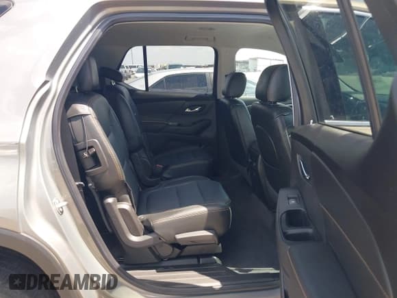 ✅ 2018 Chevrolet Traverse LT Cloth • VIN: 1GNERGKWXJJ266604 • Lot: 42862735. Wystawiony na IAAI z przebiegiem 21 815 mil. Bezpłatny archiwum sprzedaży aukcyjnych z USA i szczegółowy raport historii pojazdu na DreamBid. Zdjęcie 8.