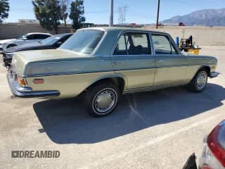 ✅ 1973 Mercedes-Benz 280 • VIN: 10806712019864 • Лот: 50071435. Опубликован ранее на Copart с пробегом 13 922 миль. Бесплатный доступ к архиву аукционных продаж из США и подробный отчёт об истории автомобиля на DreamBid. Изображение 3.